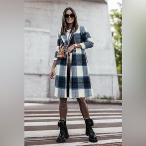 Double Take Plaid Button Up Lapel Collar Coat, size Small. Brand new